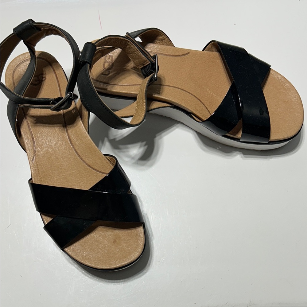UGG TIPTON Women’s patent leather platform Sandals ~ Black Size 7